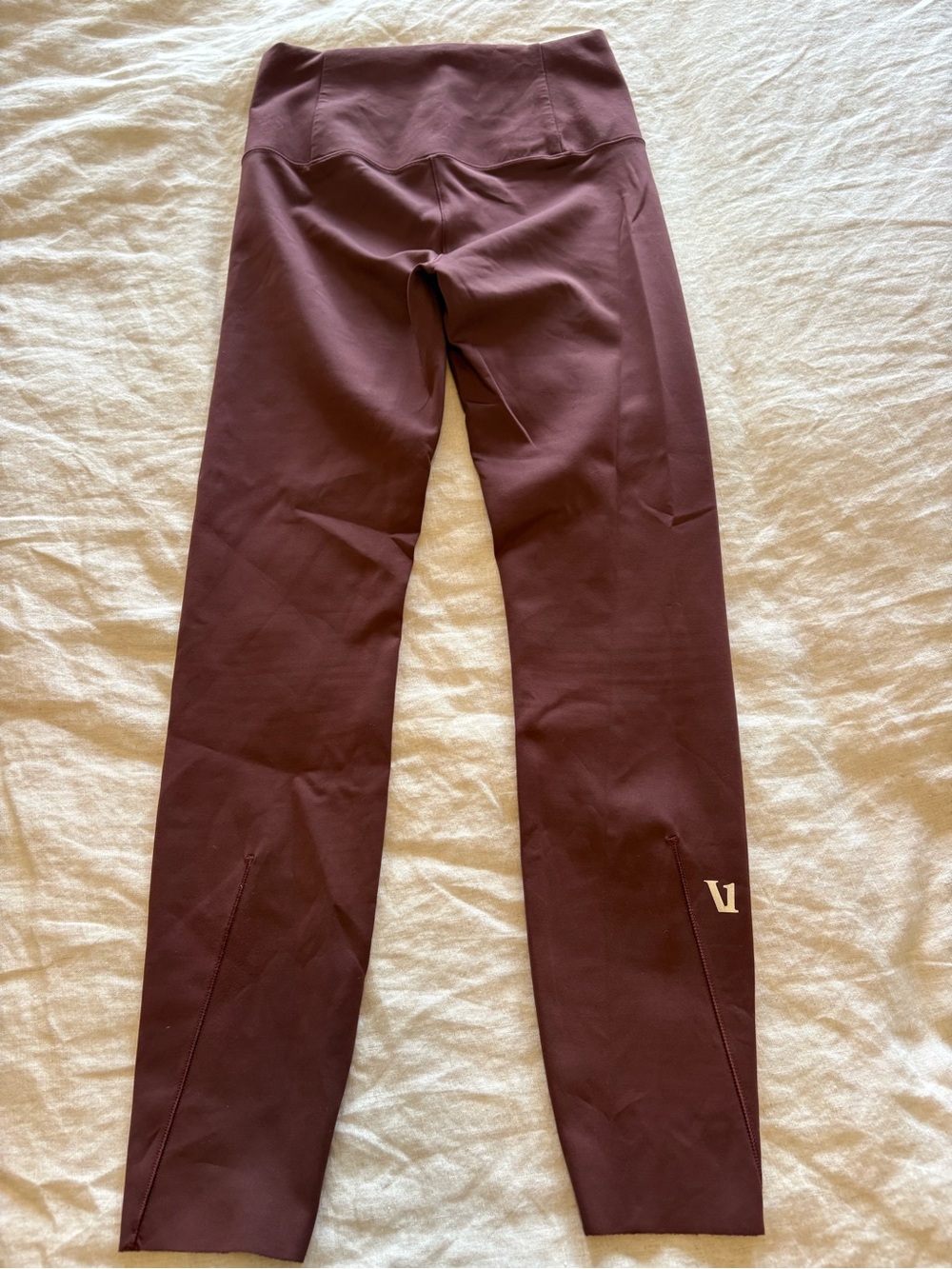 Vuori burgundy leggings with subtle logo